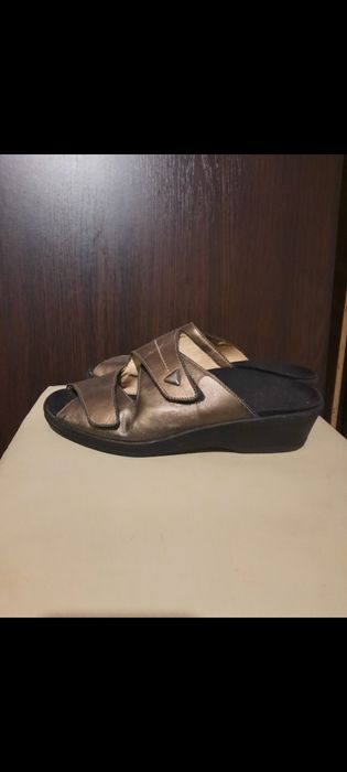Кожаные  шлепанцы
