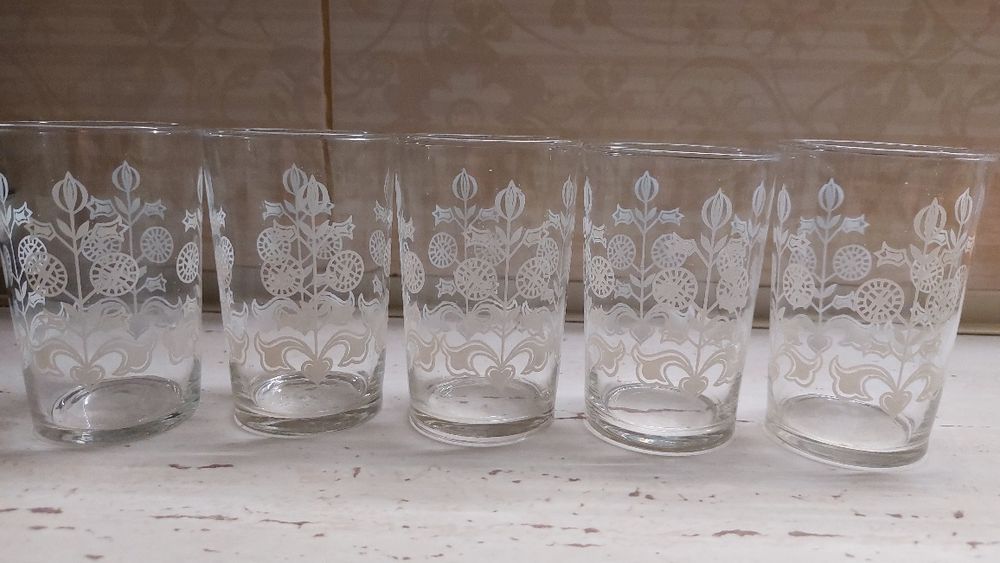5 szklanek z białym zdobieniem nadrukiem stare