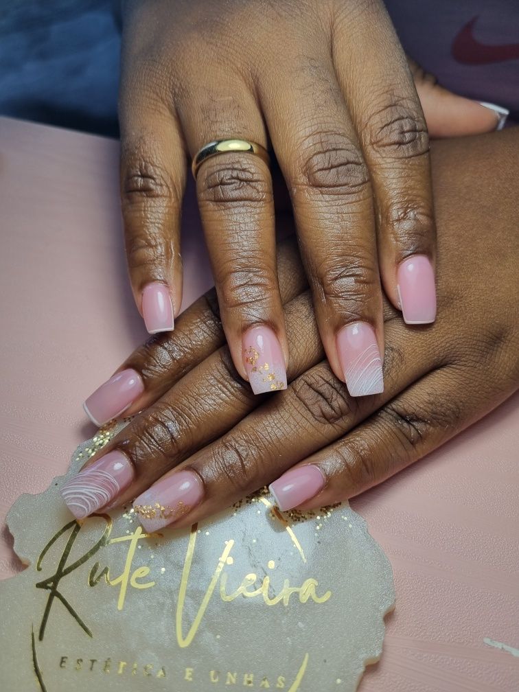 Faço unhas de gel por marcação segunda a domingo local quinta da princ