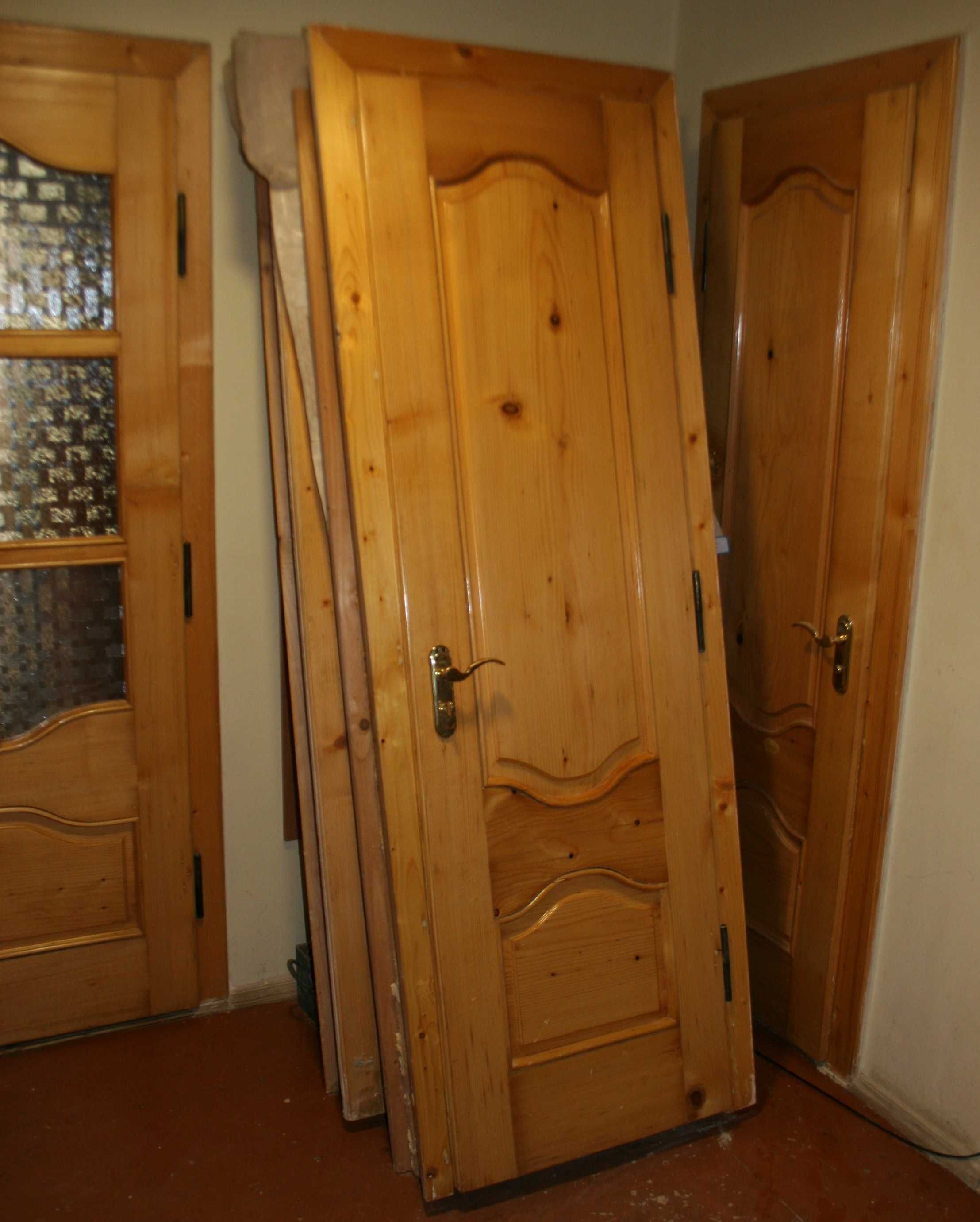 Двери с коробкой деревянные