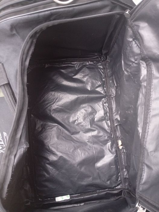 Сумка спортивная дорожная Puma. в хорошем состоянии.