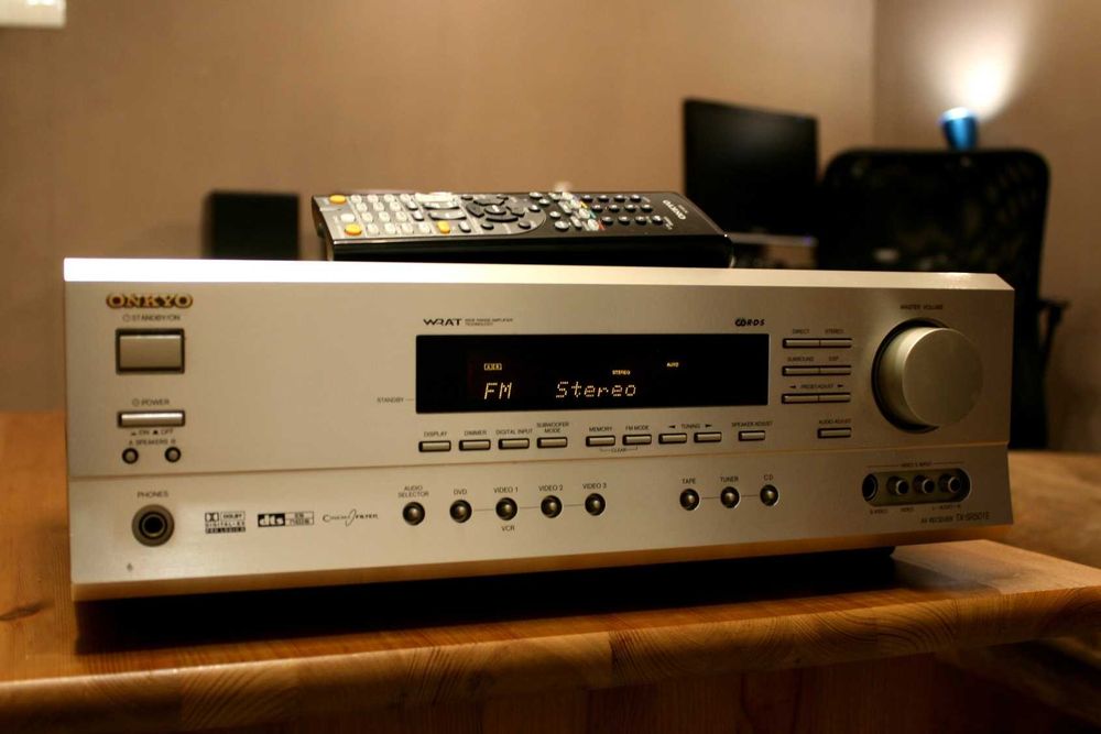 Amplituner Onkyo wzmacniacz 130 wat wejście optyczne do TV kino domowe