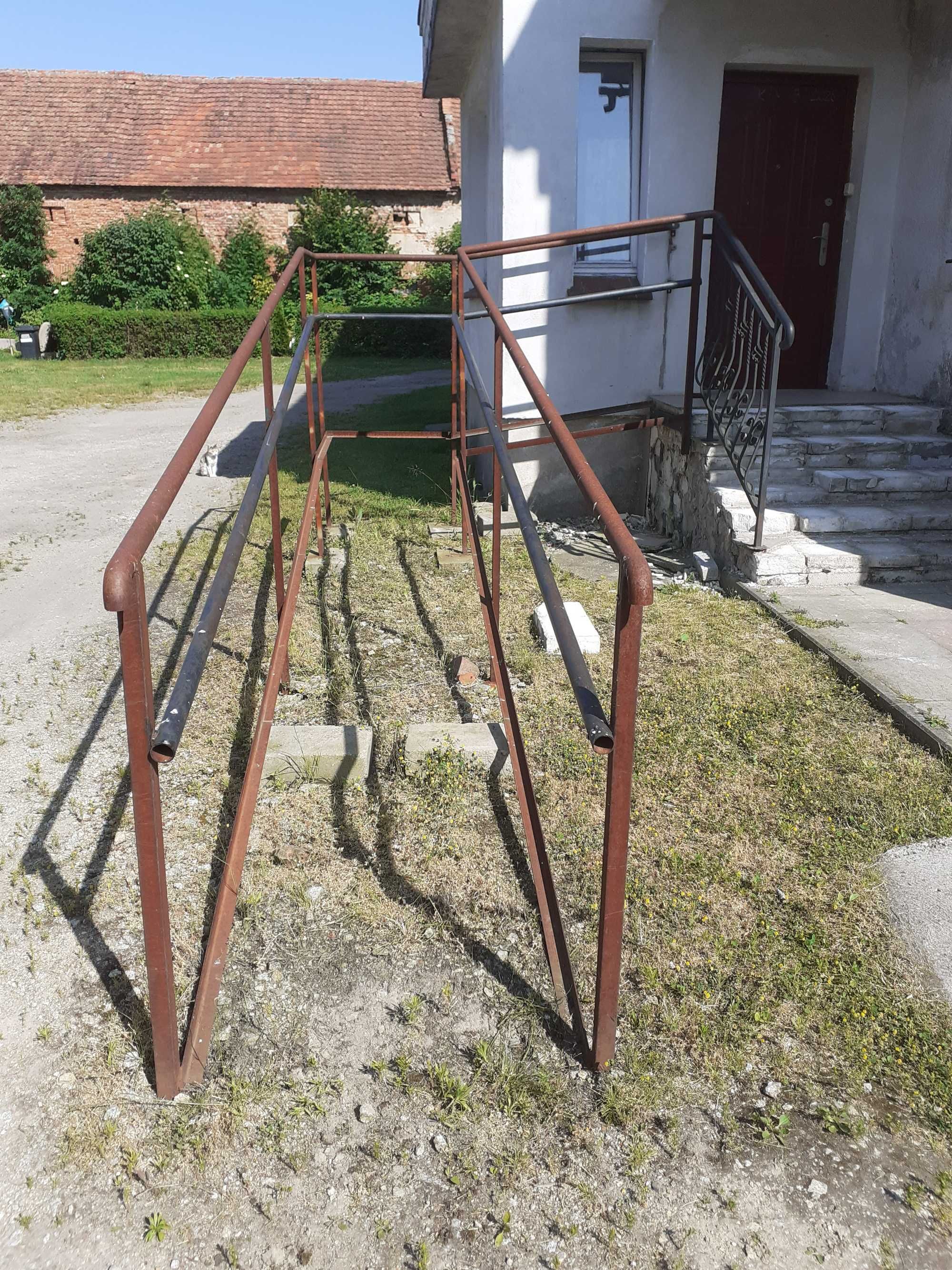 Podjazd dla wózków osób niepełnosprawnych