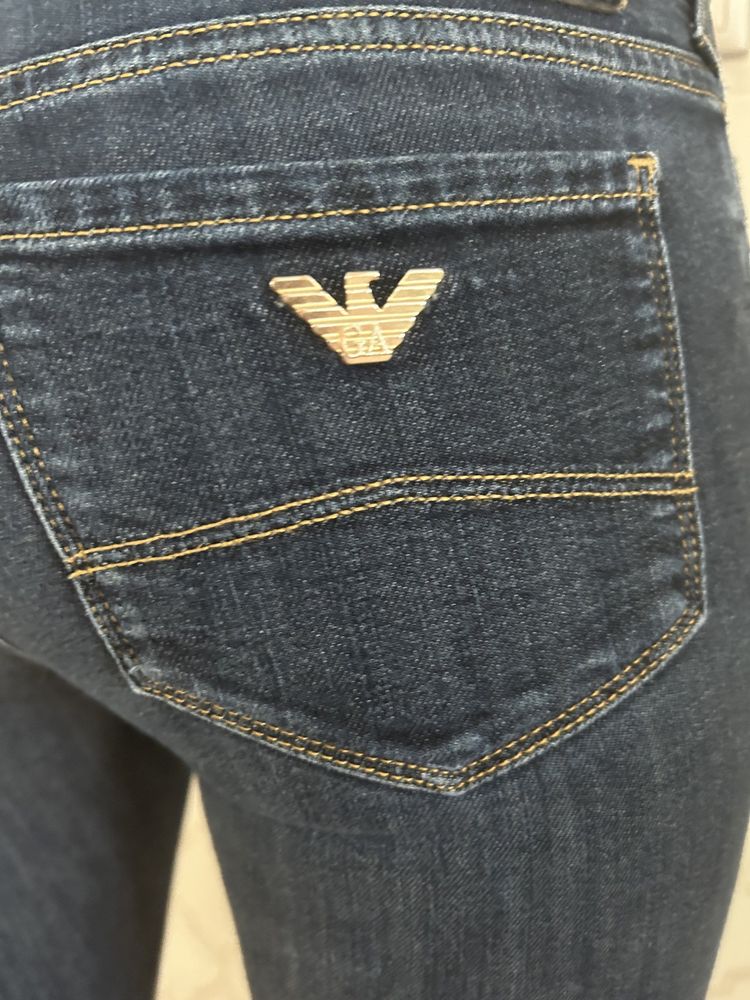 Spodnie jeansy Armani XS