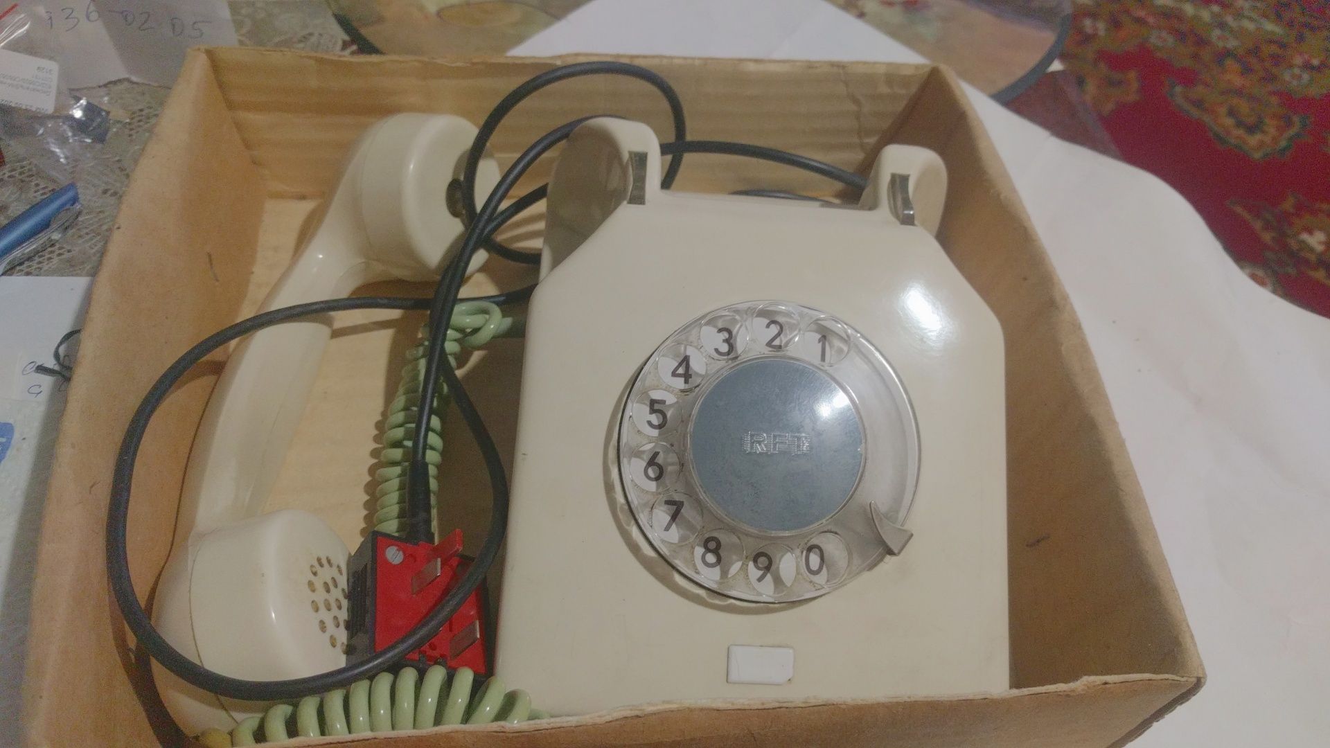 Радиотелефон Panasonik и кнопочный.