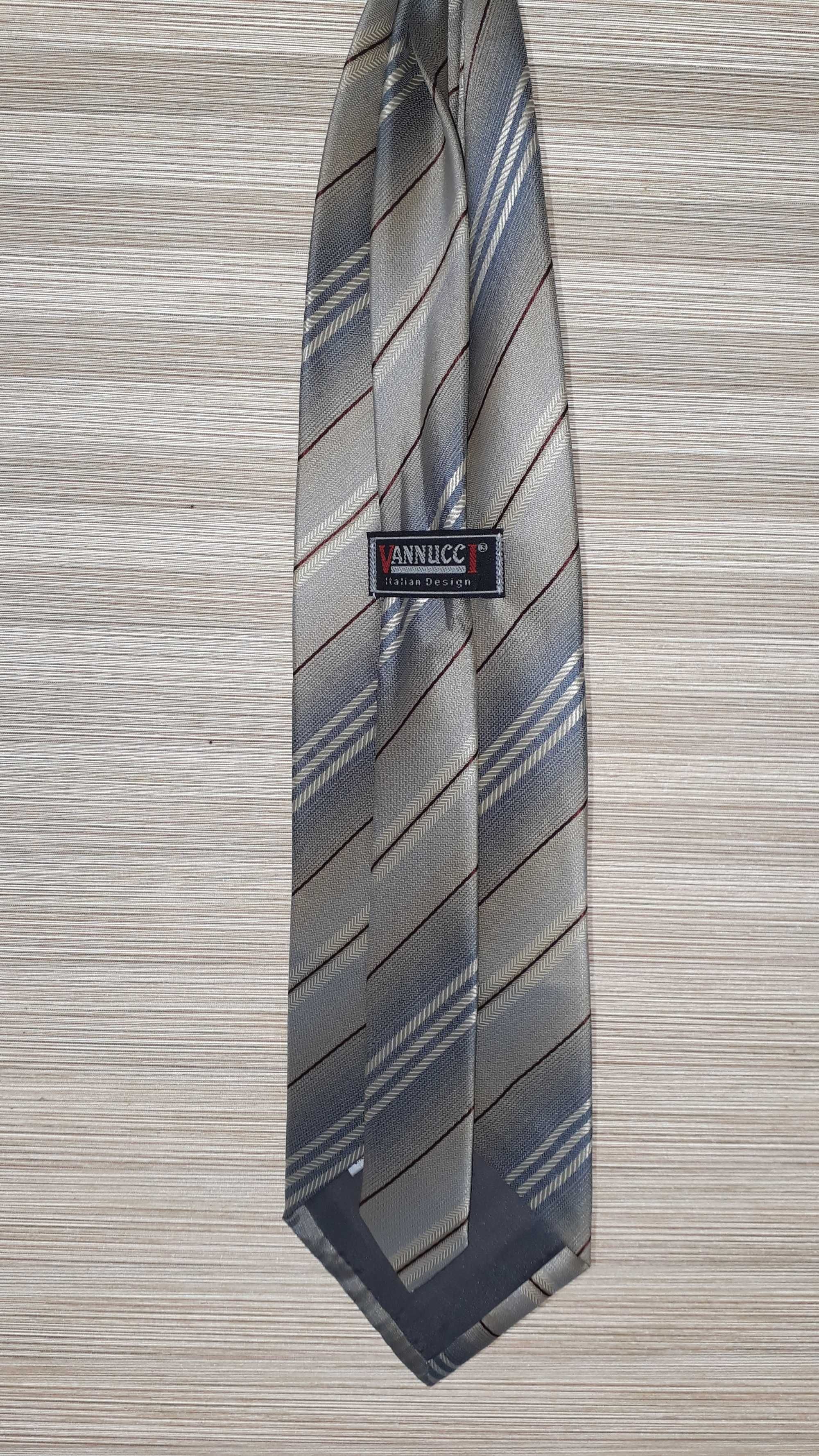 Krawat męski marki Vannucci
Italian design