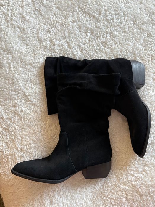 Козаки. Натуральна замша. 38 розмір. Нові.