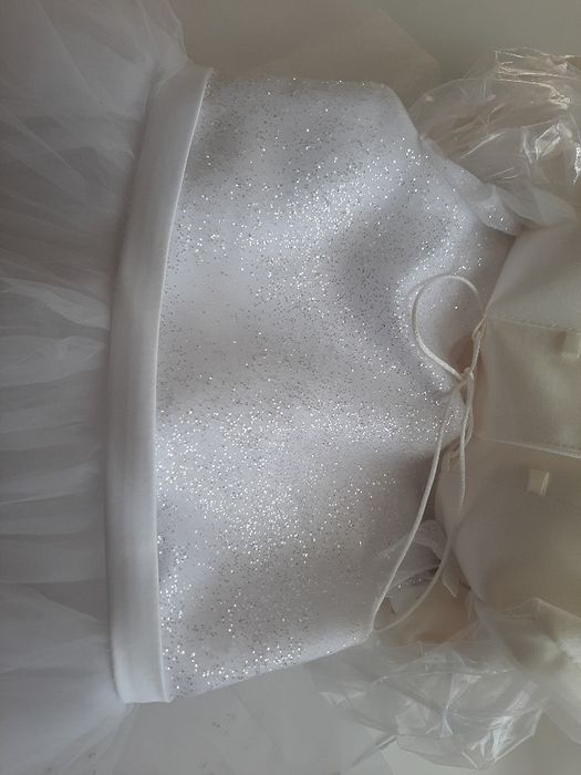 Біле пишне плаття, сніжинка