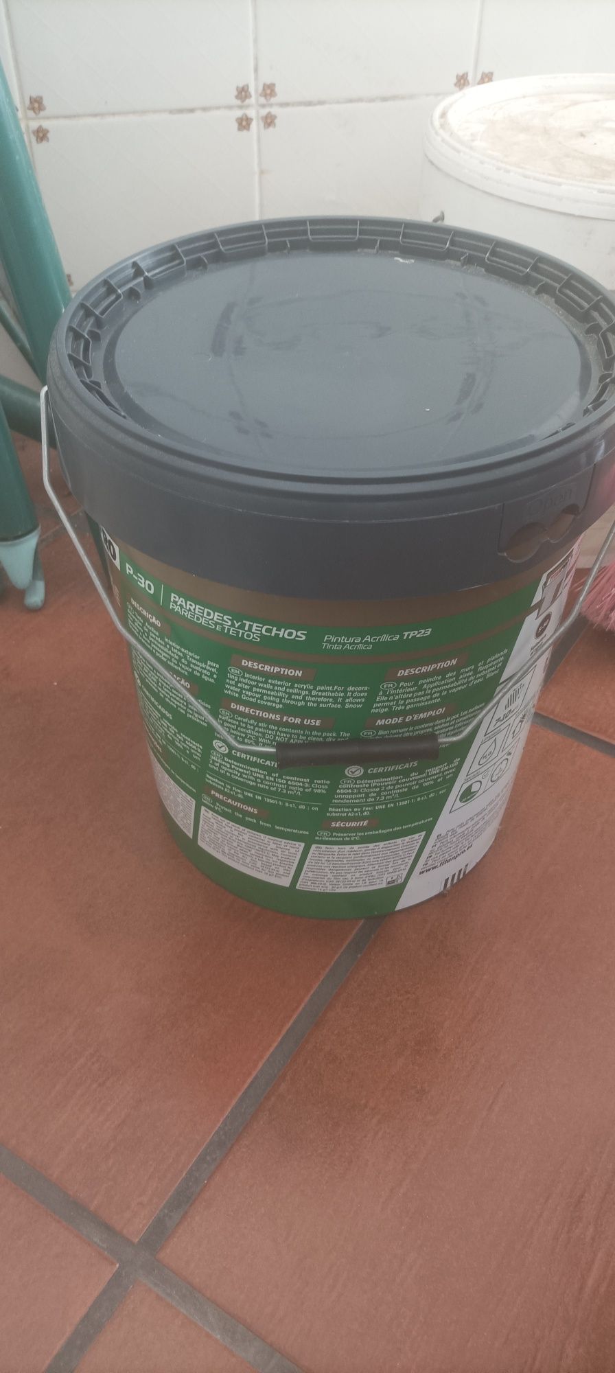 15 Litros - TITAN PRO P-30 PAREDES Y TECHOS Pintura Acrílica TP23 NOVA