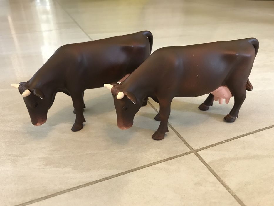 Figurki krów z firmy Bruder