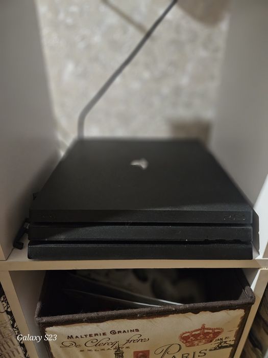 Продам Playstation 4 pro 1tb