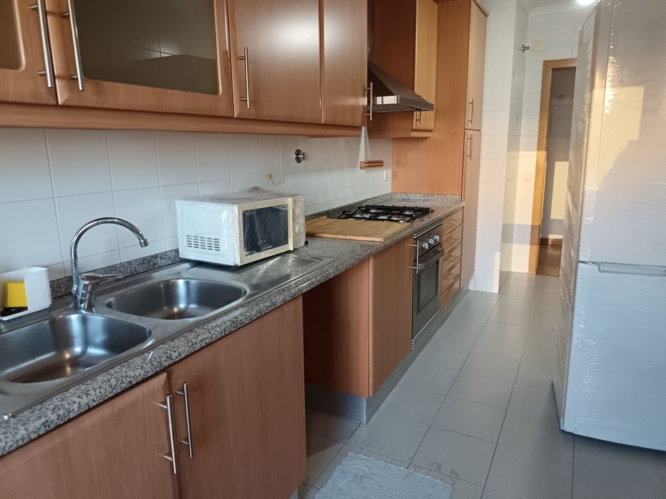 Apartamento T2 em excelente estado. Com varanda e parqueamento
