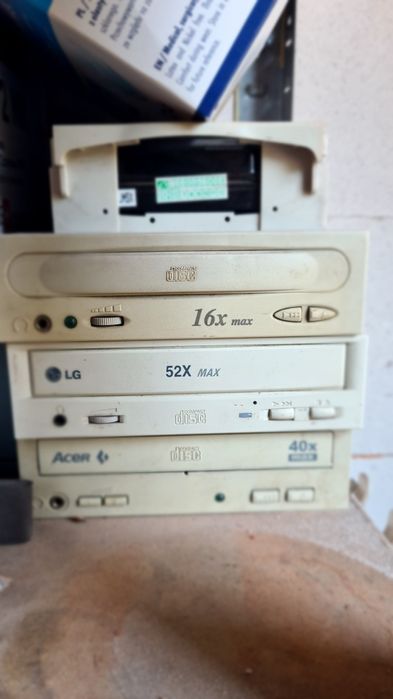 Obudowa Obudowy AT+ 3 napędy CD-ROM