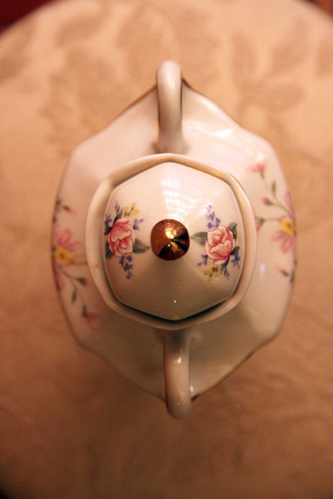 Peça vintage da Royal Porcelain