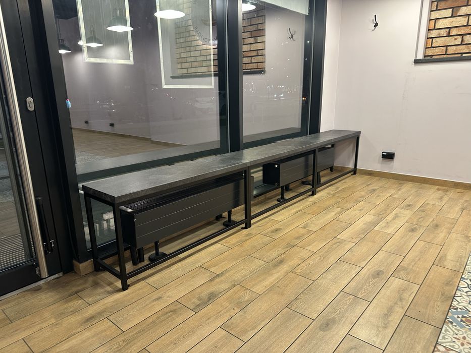 Regal do kawiarni sklepu , oslona grzejnikow. Wyposazenie kawiarni