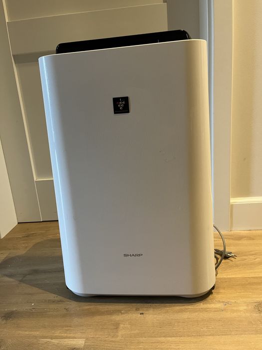 Oczyszczacz powietrza SHARP KC-D40EU-W – prawie nowy,