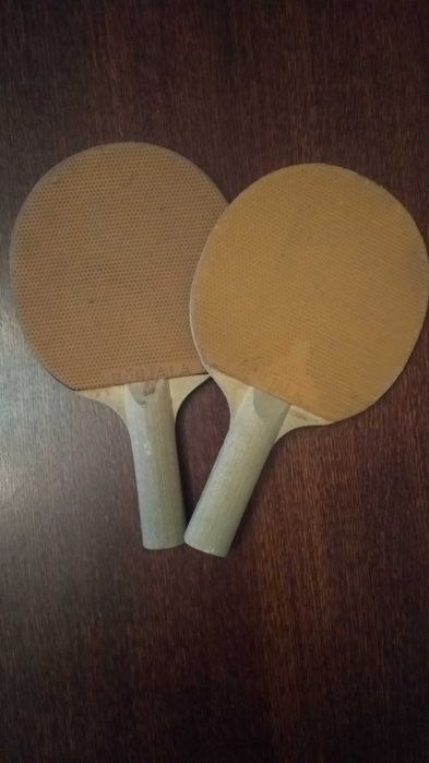 Dwie rakietki do ping ponga