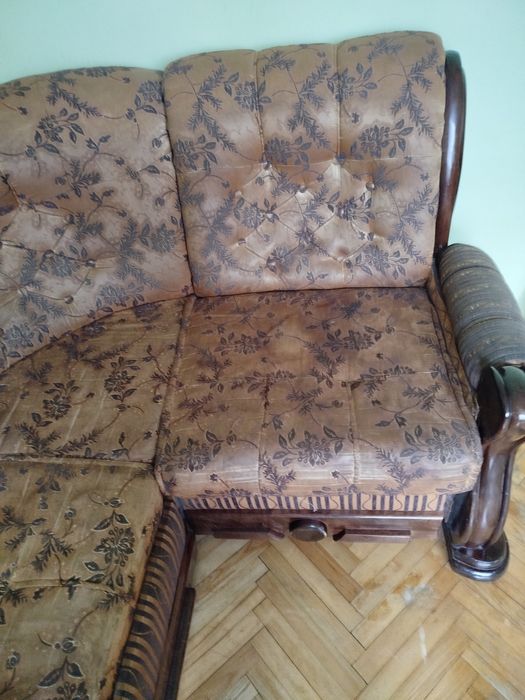 Дивану доброму стані