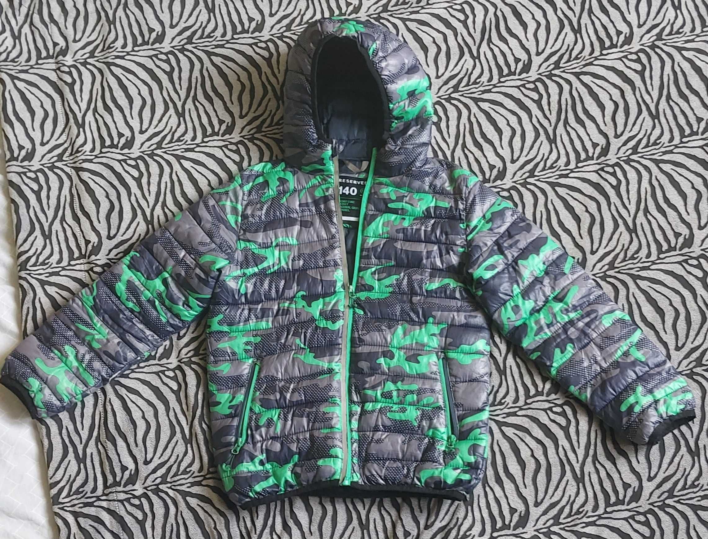 Zimowa kurtka dla dziecka firmy Reserved rozmiar 140