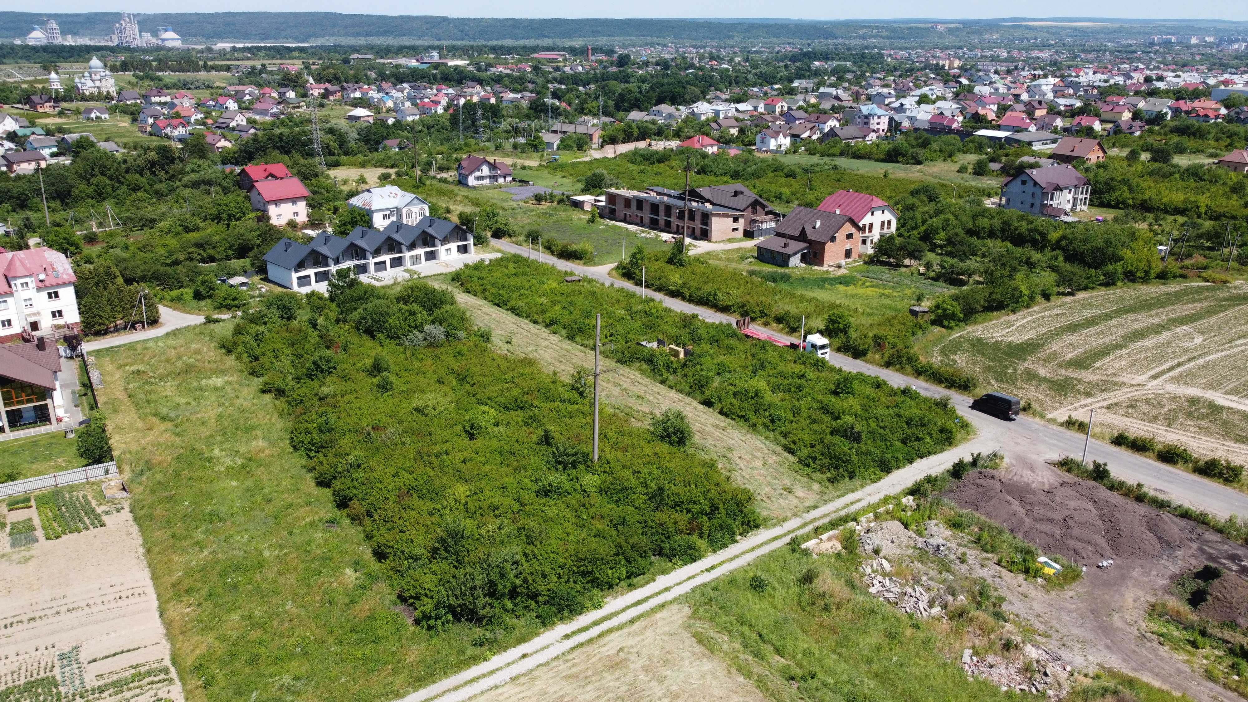 Продається ділянка 17сот. Угринів.Асфальт,Комунікації.Новобудови.Місто