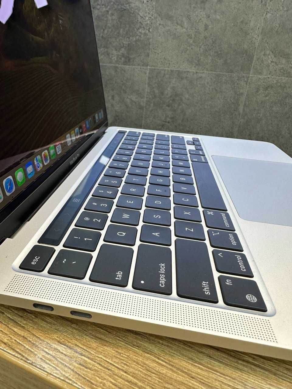 Apple Macbook Pro 13 256 Silver 2020 (б/у) від Ябко