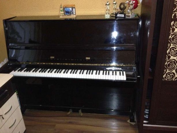 Продам пианино украина