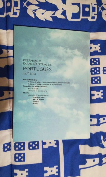 Livro de preparação para Exame Nacional de Português 12ºano