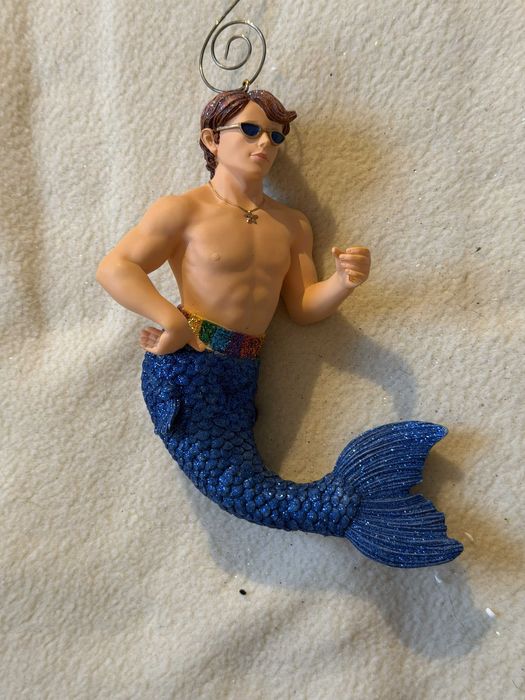 Enfeite sereio merman em porcelana com glitter – vários