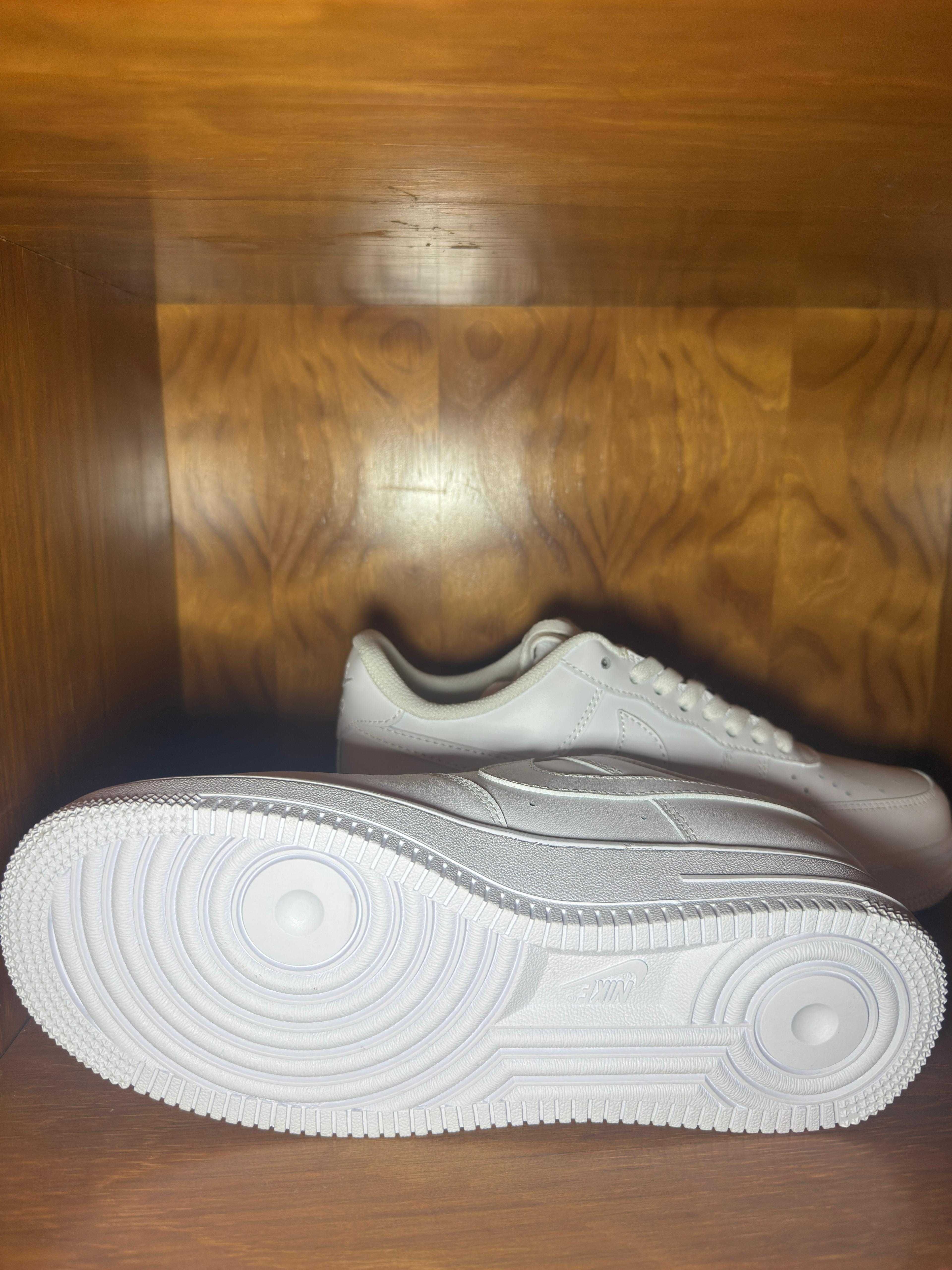 Nike Air Force brancos com caixa e novos