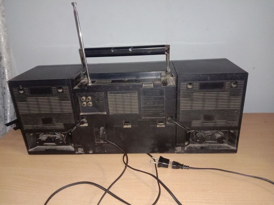 Японская магнитола 80-х годов Sanyo C 12 в коллекцию.