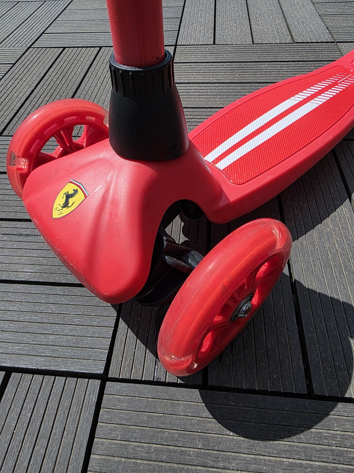 Hulajnoga trójkołowa Ferrari - Stan Jak Nowa