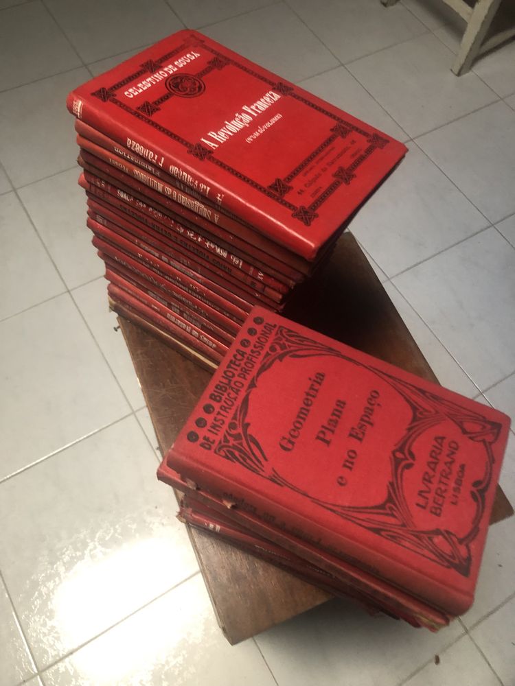 1- Sortido: Biblioteca de Instrução Profissional. Escolher em imagem