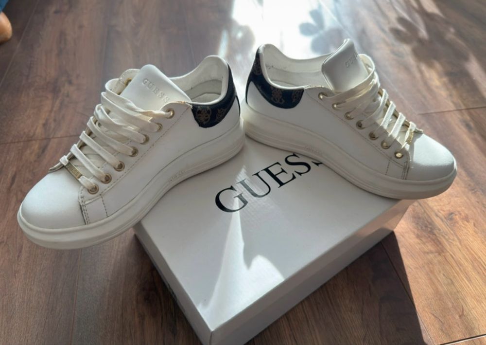 Guess Sneakersy FL8VIB LEA12 Biały
