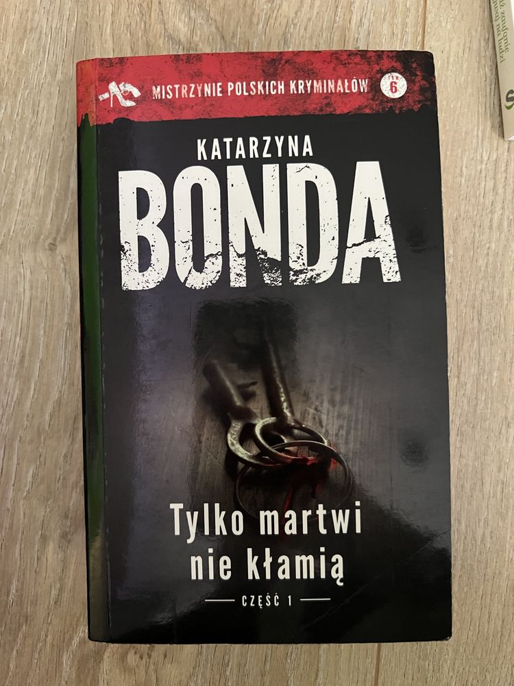 Katarzyna Bonda Tylko martwi nie kłamią