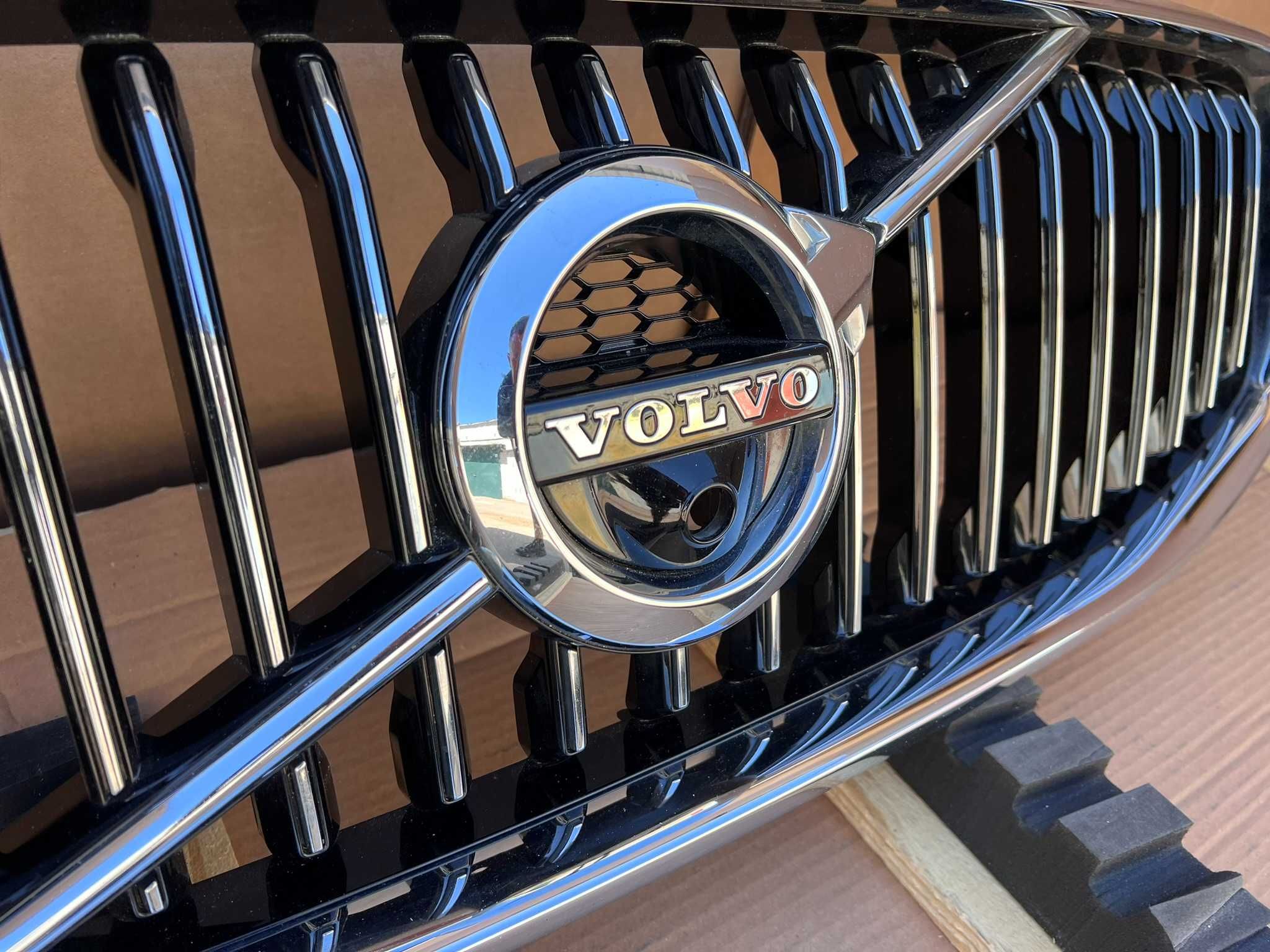 Volvo xc60 решітка решетка радіаторна наявність