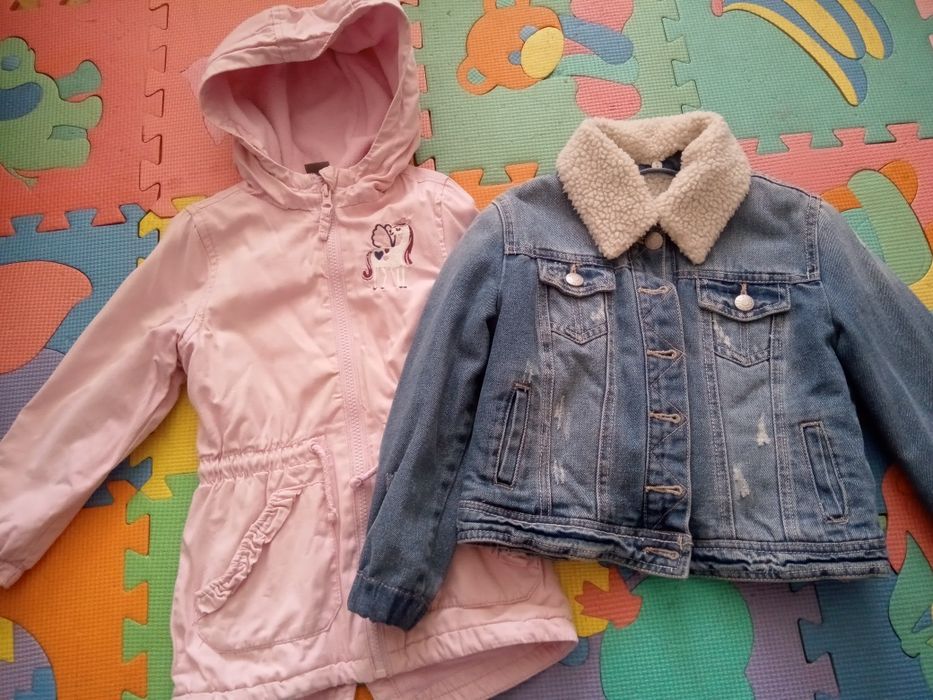 Віддам для дівчинки плаття, куртки