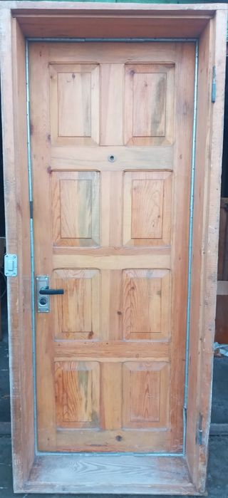 Продам двері вхідні дерев'яні з коробом