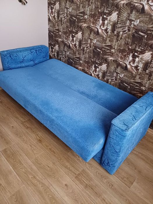 Диван в гарному стані