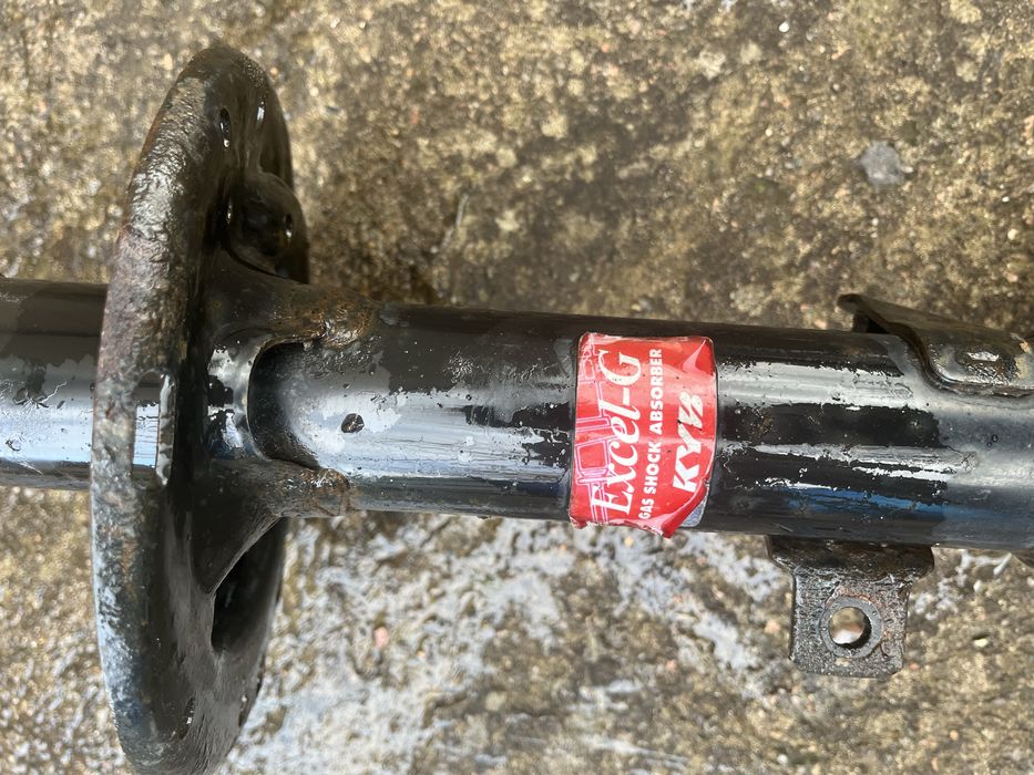 KYB каяба toyota avalon 2005 американка амортизатор задний левый