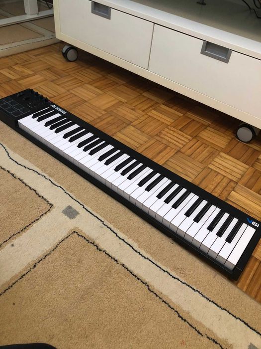 Controlador Alesis v61