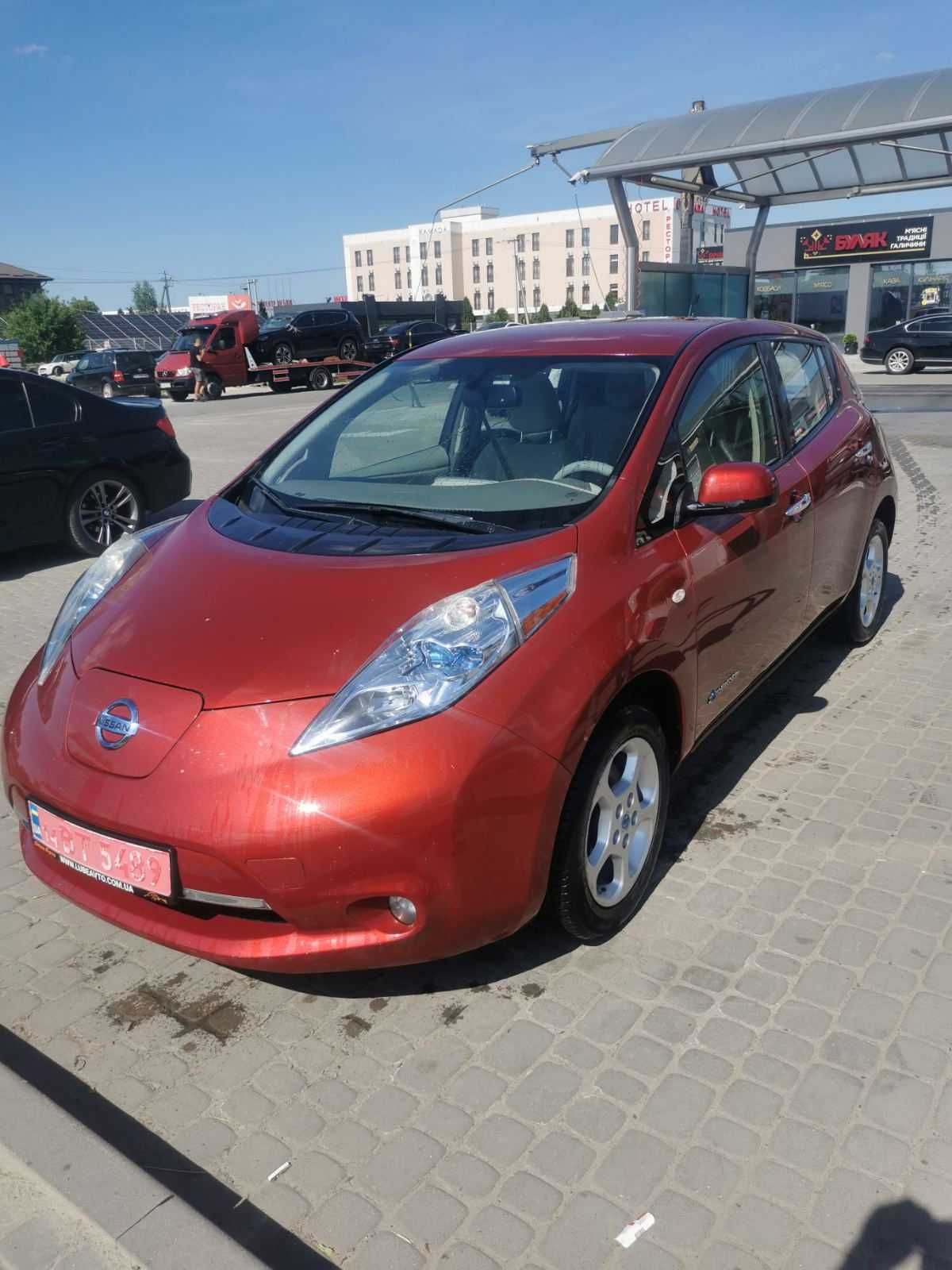 Продам Nissan Leaf