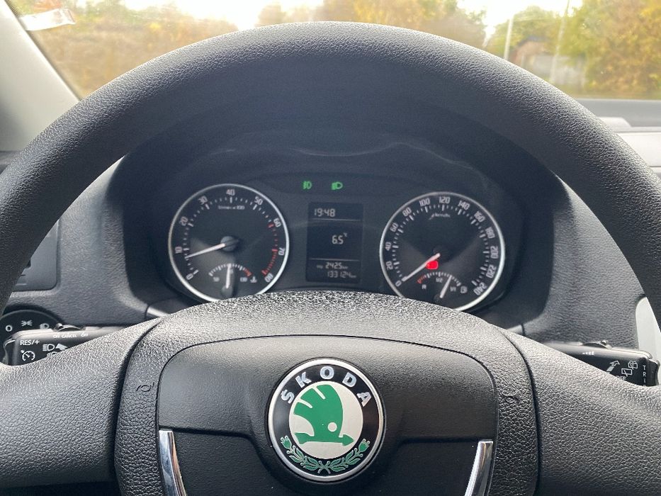 Офіційна Skoda Octavia 1.6 2010 рік