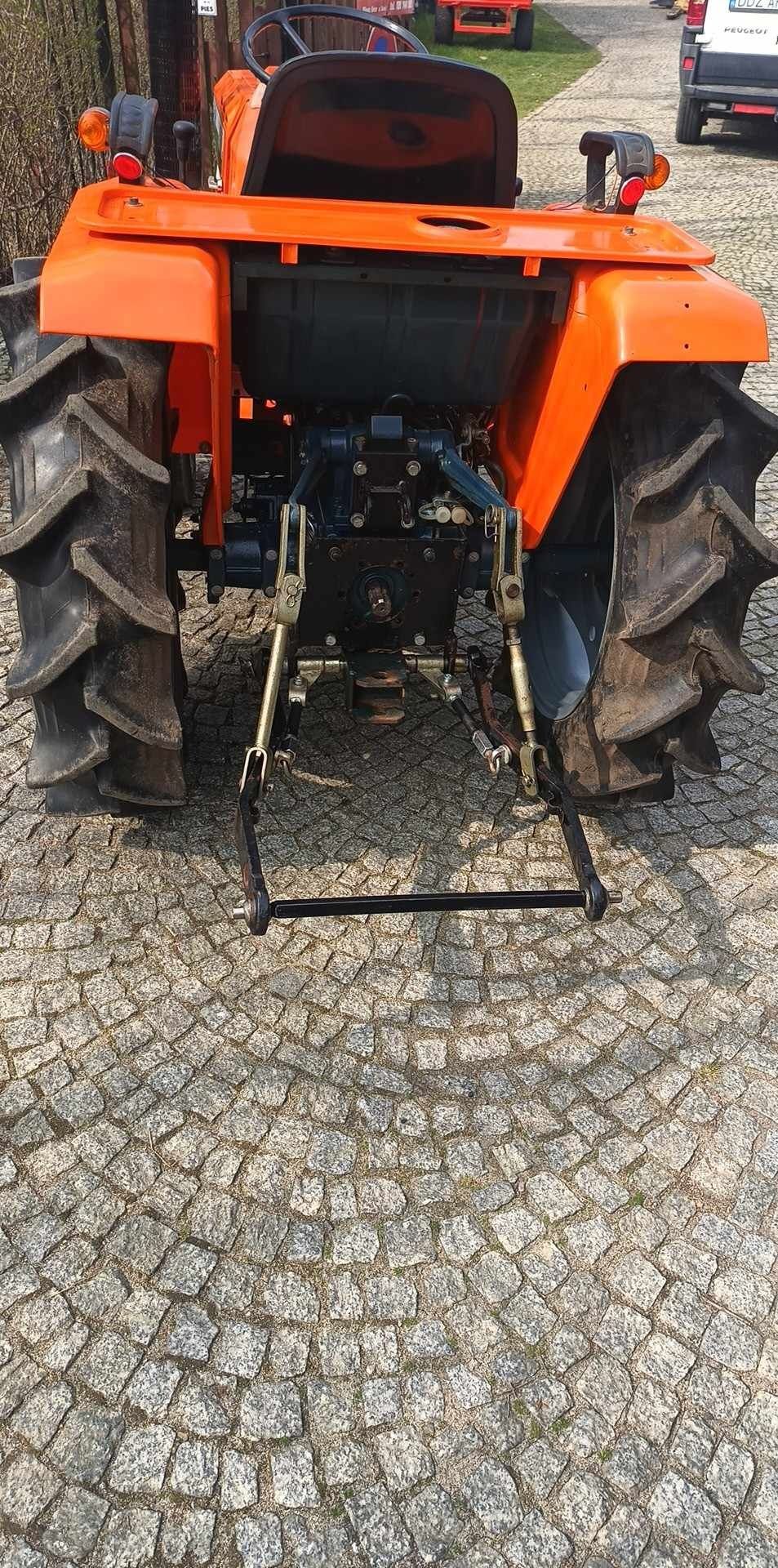 Traktorek ogrodniczy traktor ciagniczek ogrodniczy kubota b1702 diesel