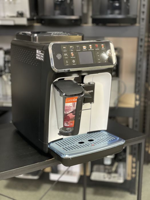 Кофемашина Philips 5500 витринного варианта в белом цвете ,ГАРАНТИЯ
