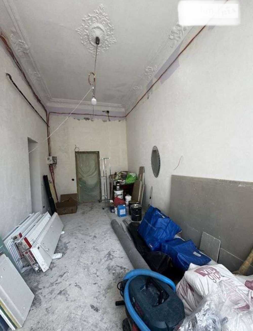 Продам квартиру возле Оперного Театра- отличный вариант под бизнес.
