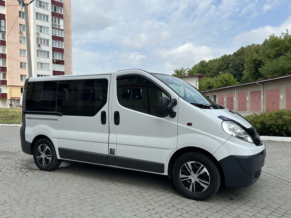Опель Віваро 2.0TDI