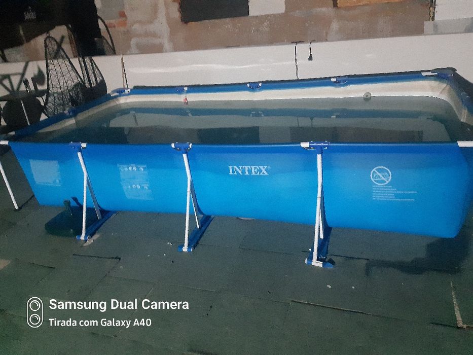 Piscina com bomba 4.5m x 2.2m