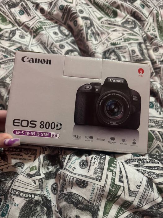 Продам Canon EOS 800D