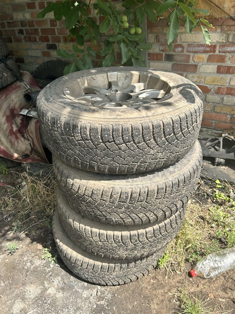 Диски с резиной r17 6x139.7 в хорошем состоянии