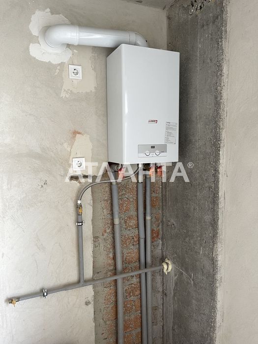 Продаж трикімнатної квартири з панорамним виглядом на озеро